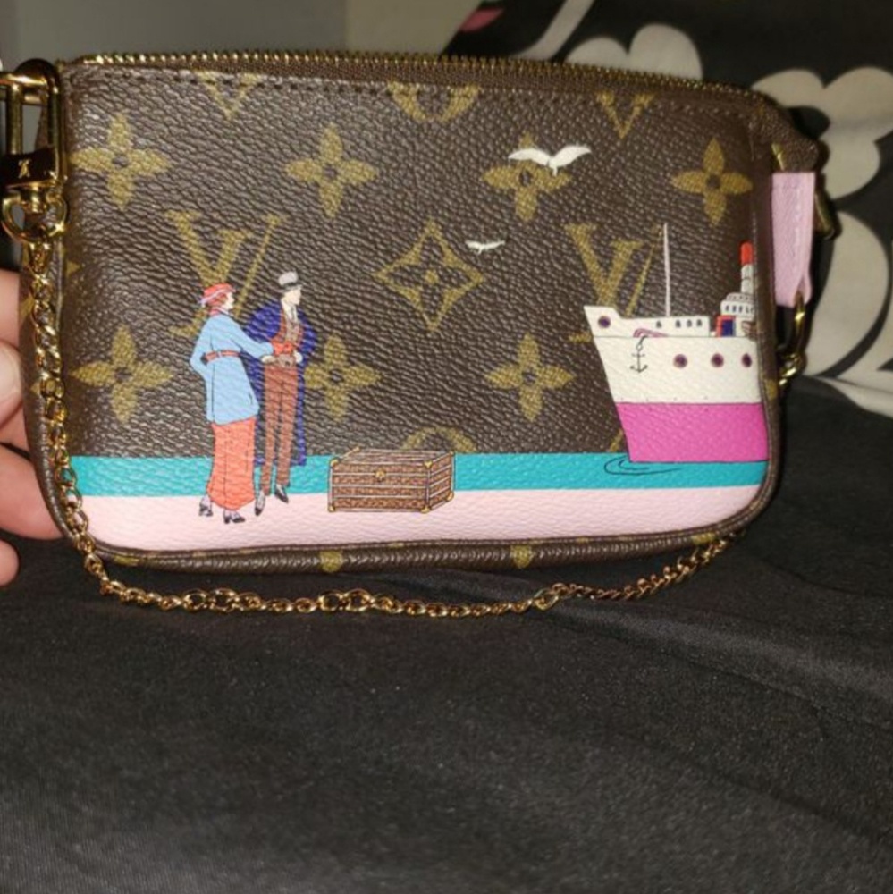 Louis Vuitton mini pochette